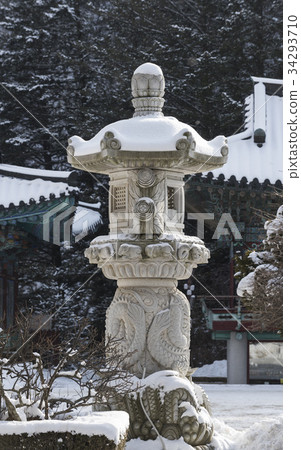 Stone lantern, Woljeongsa Temple, Odaesan, Pyeongchang-gun, Gangwon-do Stone lantern, Woljeongsa Temple, Odaesan, Pyeongchang-gun, Gangwon-do 34293710