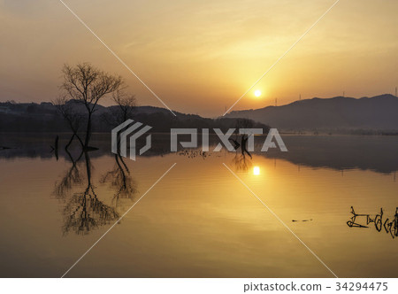 Sunrise, Dongpan Reservoir, Changwon, Gyeongnam 34294475