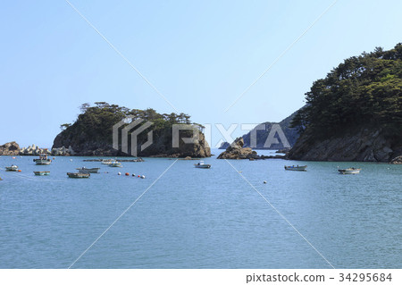 Fishing boat, farm, Heuksan Island, Daedong Sea National Park, Sinan County, Jeonnam Fishing boat, farm, Heuksan Island, Daedong Sea National Park, Sinan County, Jeonnam 34295684