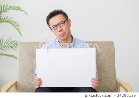 想想一個白板的中間人 想想一個白板的中間人 34296159