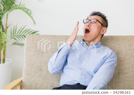 累了的中間人 34296161