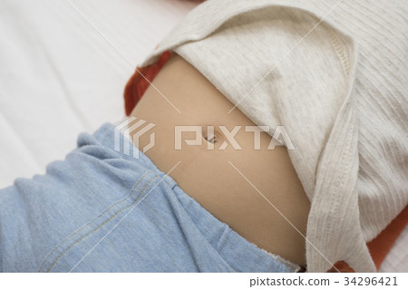 Baby belly 34296421