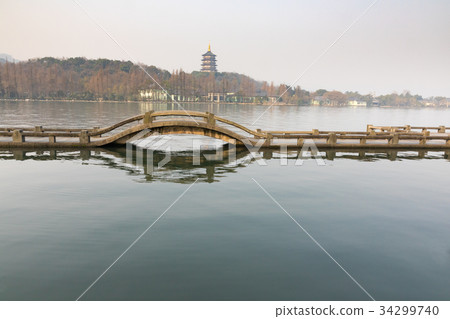Hangzhou West Lake (Zhejiang Province, China) 34299740