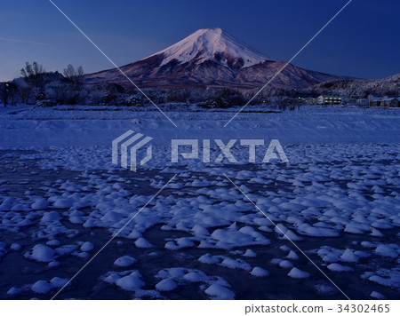 新鮮的雪早晨 新鮮的雪早晨 34302465