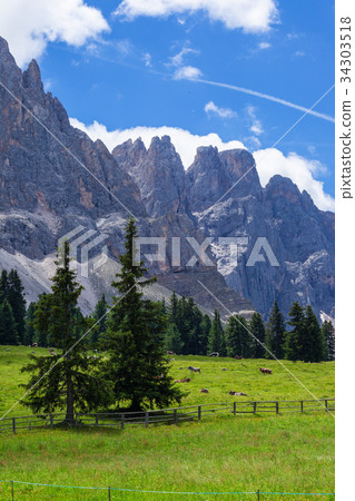 Amazing Dolomite Mountains Amazing Dolomite Mountains 34303518