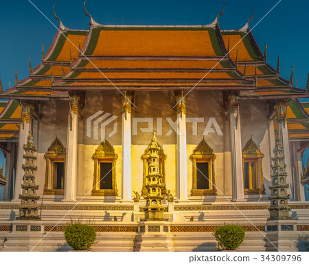 The Chapel of Wat Suthat. 34309796
