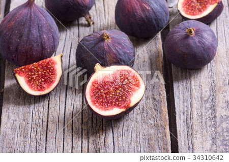 Ripe sweet figs Ripe sweet figs 34310642