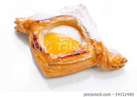 Open pies of puff pastry with peach, thyme and Open pies of puff pastry with peach, thyme and 34312489