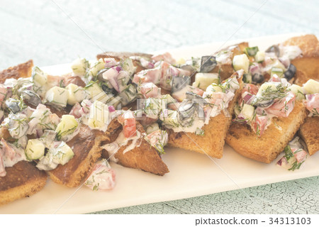 Greek pita nachos with vegetable topping 34313103