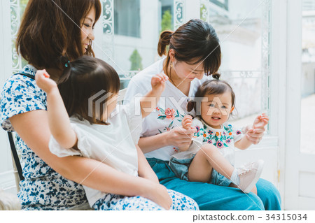 mom friends, parenthood, parent and child 34315034