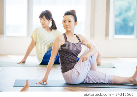 Young woman doing yoga in yoga studio 34315565