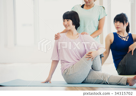 Young woman doing yoga in yoga studio Young woman doing yoga in yoga studio 34315702