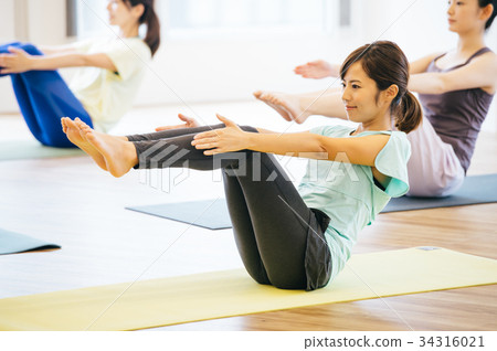 做普拉提的女人 34316021