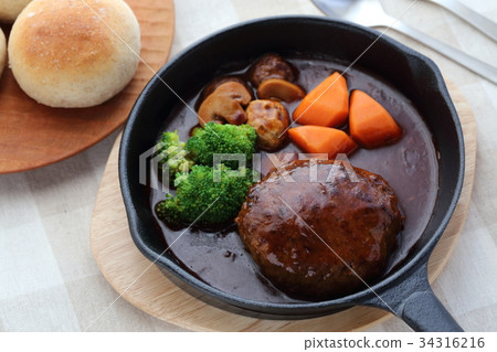 Braised hamburger steak 34316216