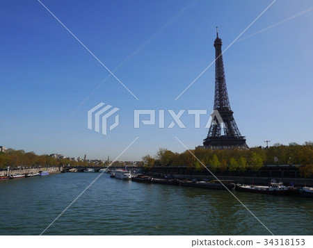 The River Seine and the Eiffel Tower The River Seine and the Eiffel Tower 34318153