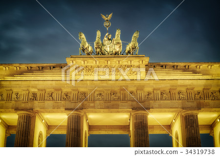Brandenburg gate at dusk 34319738