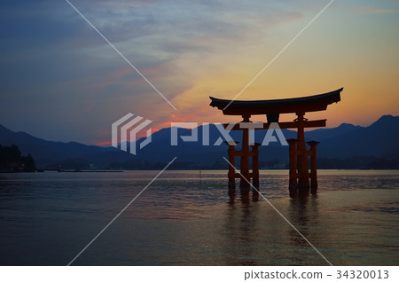Itsukushima Shrine Otorii Yuyaki Itsukushima Shrine Otorii Yuyaki 34320013