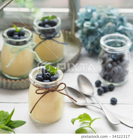 Antique miscellaneous goods and fashionable pudding 34322317