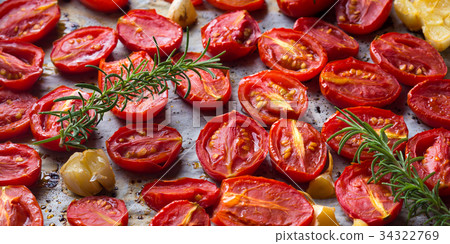 Red heirloom tomatoes baked with garlic Red heirloom tomatoes baked with garlic 34322769