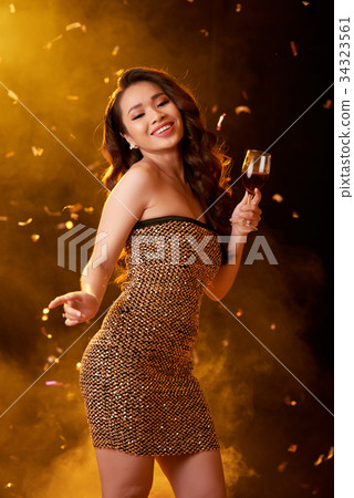 Dancing lady Dancing lady 34323561