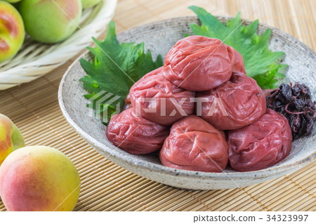 Kishu Minabe's Minamitakaume plum dried plum and aume 34323997