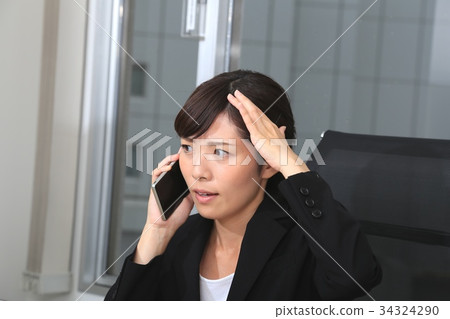 Business woman worry Business woman worry 34324290