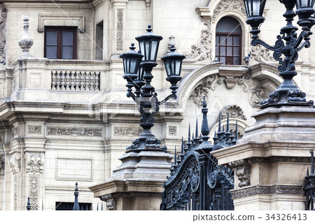 street lights at the presidential palace 34326413