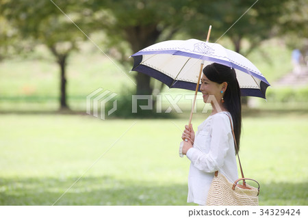 打著陽傘的女人 打著陽傘的女人 34329424