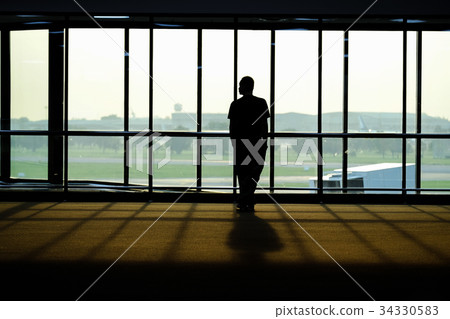 Silhouette of people in the airport 34330583