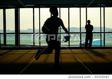 Silhouette of people in the airport 34330587