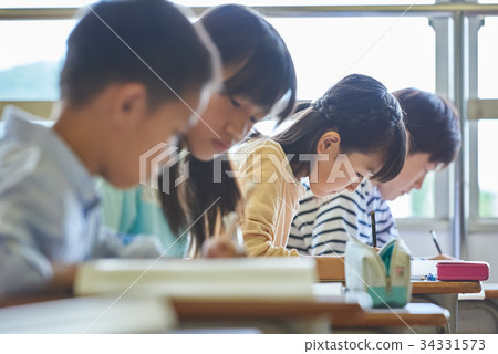 Elementary school class classroom Elementary school class classroom 34331573