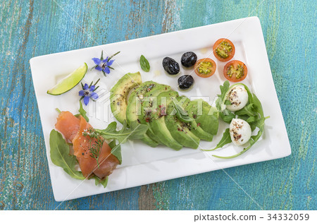 salald with avocado and smoked salmon salad 34332059