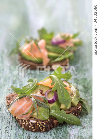 Country-bread Avocado, salted salmon sandwich   34332060