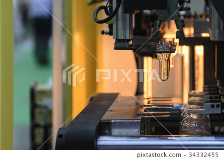 The  plastic bottle  blowing machine. 34332455