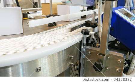 Food factory automated robotic conveyor line Food factory automated robotic conveyor line 34338382