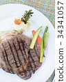 Seared beef staek with green salad from town down  34341057