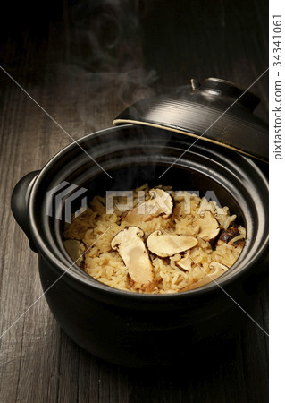 Matsutake mushroom rice 34341061