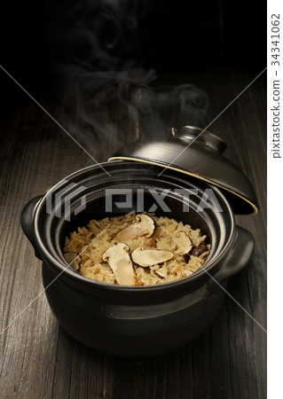 Matsutake mushroom rice 34341062