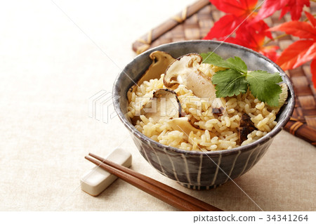 Matsutake mushroom rice 34341264