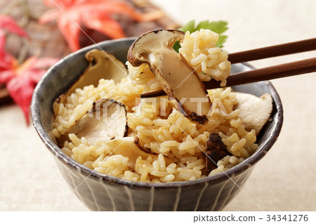 Matsutake mushroom rice 34341276