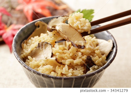 Matsutake mushroom rice 34341279