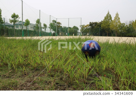 The ball left in the park 34341609