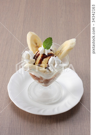 Banana parfait 34342163