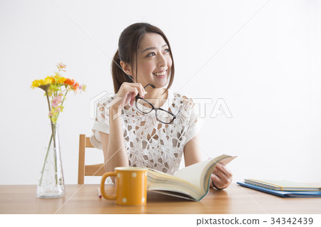研究的女性 34342439