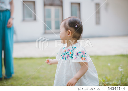 little child, toddler, alfresco 34344144