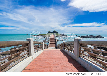 beautiful bridge in Sansiantai Taitung, Taiwan beautiful bridge in Sansiantai Taitung, Taiwan 34344415