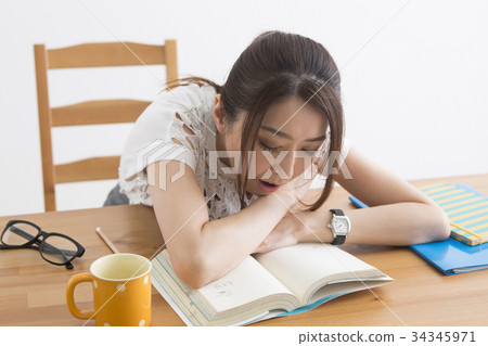 A woman who sleeps A woman who sleeps 34345971