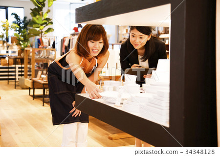 Clerk Salesperson Women Manager Sundries Select shop Photography Cooperation: TENOHA DAIKANYAM Clerk Salesperson Women Manager Sundries Select shop Photography Cooperation: TENOHA DAIKANYAM 34348128