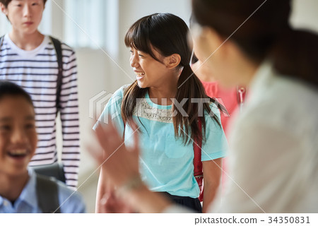 小學上學走廊 34350831