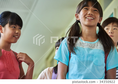 小學上學走廊 34350922